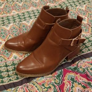 Brown boots w/ block heel
